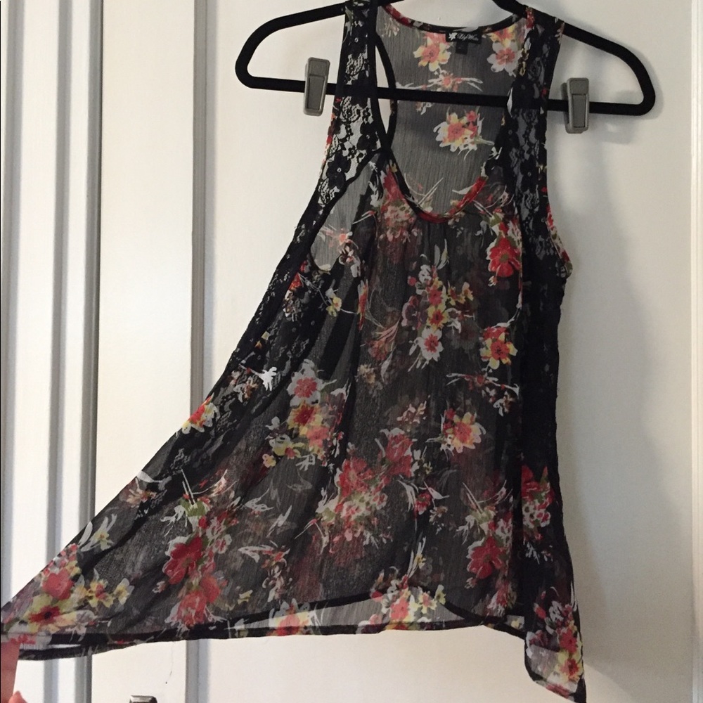 LILY WHITE cute top